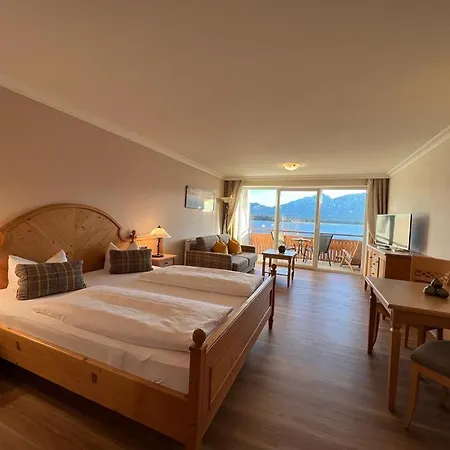 Fischer Am Hotel 3*