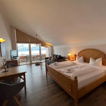 Fischer Am Hotel 3*